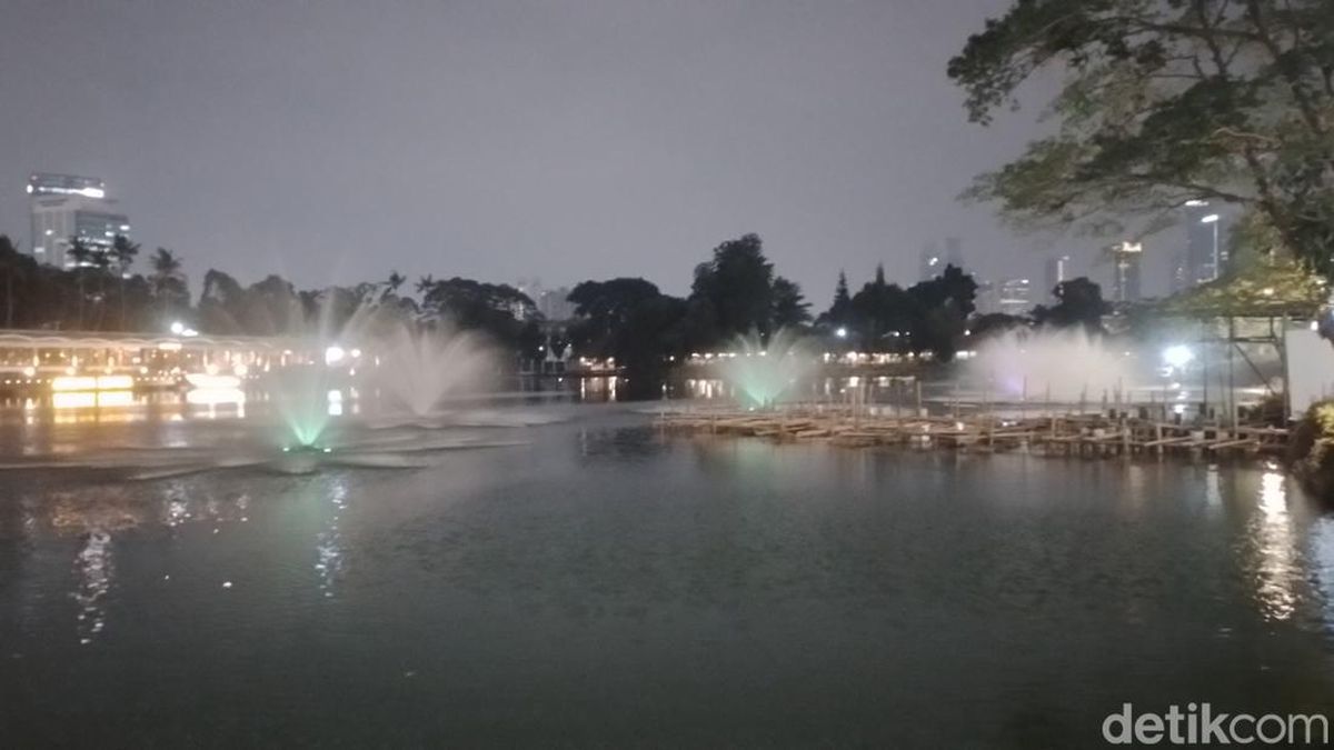 W02:Senayan Parkの池と噴水/撮影:Muhammad Lugas Pribady / detikcom(2024年記事掲載)
